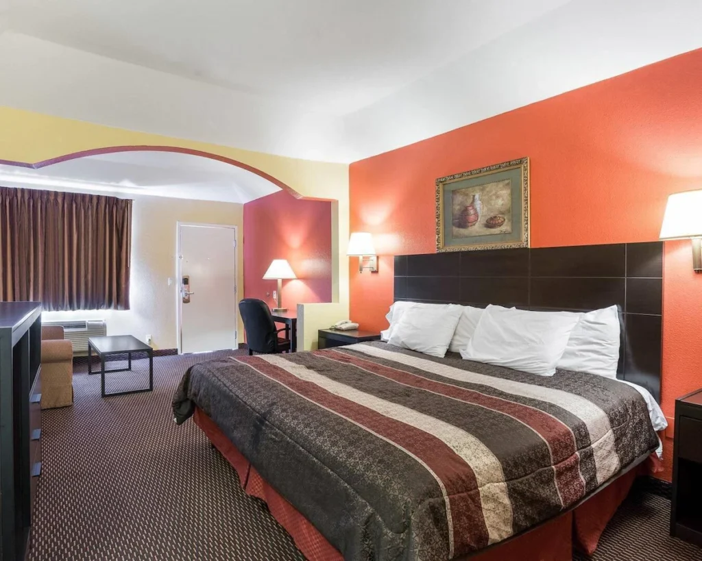 Rodeway Inn & Suites Humble, TX - Image 4