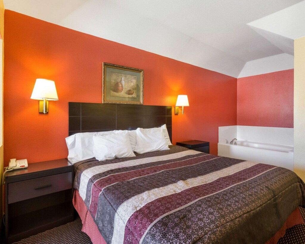 Rodeway Inn & Suites Humble, TX - Image 1