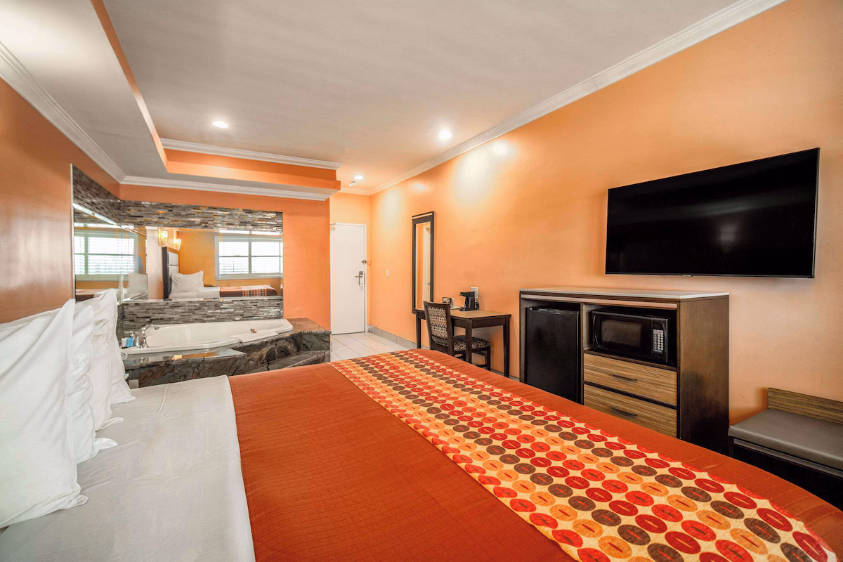 Rodeway Inn & Suites Pasadena - Image 4