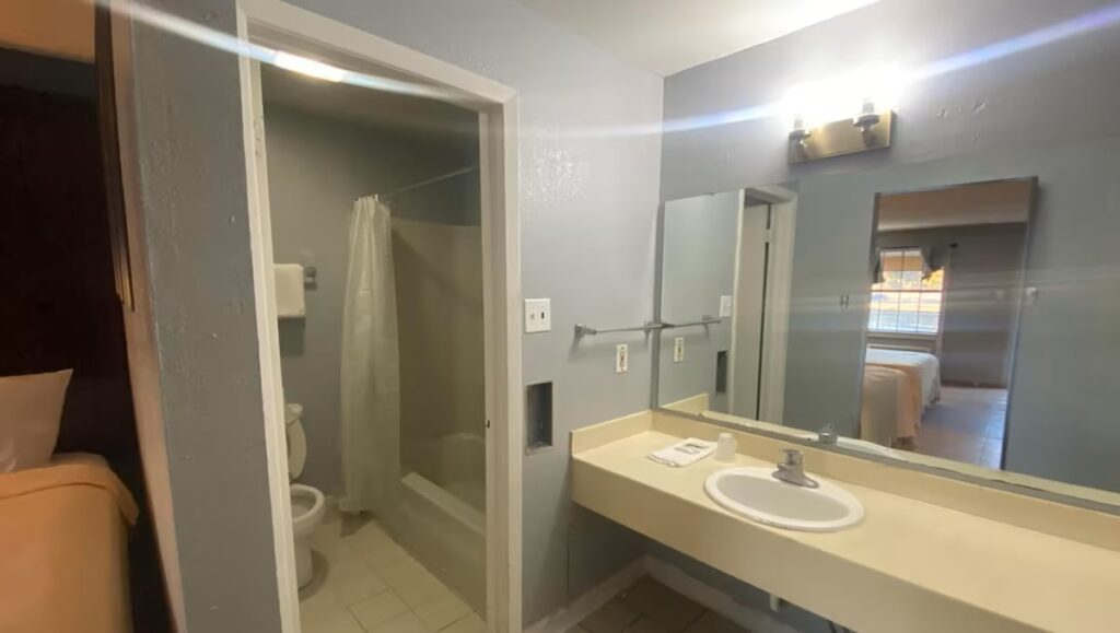 Rodeway Inn - Image 4