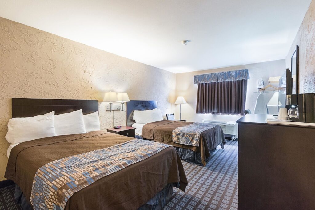 Rodeway Inn - Image 3