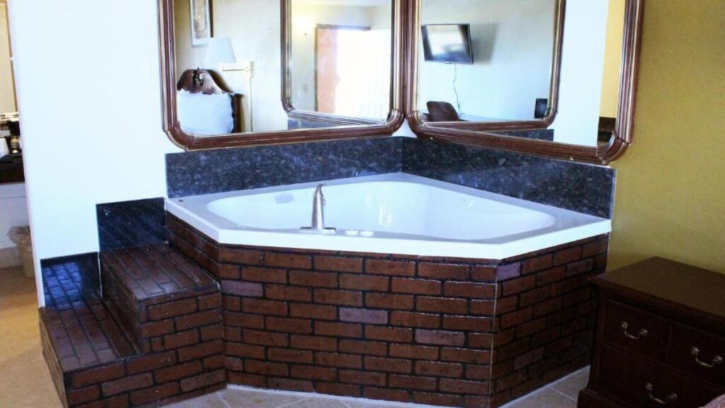 Royal Inn & Suites - Image 2