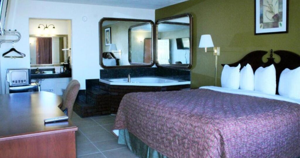 Royal Inn & Suites - Image 3