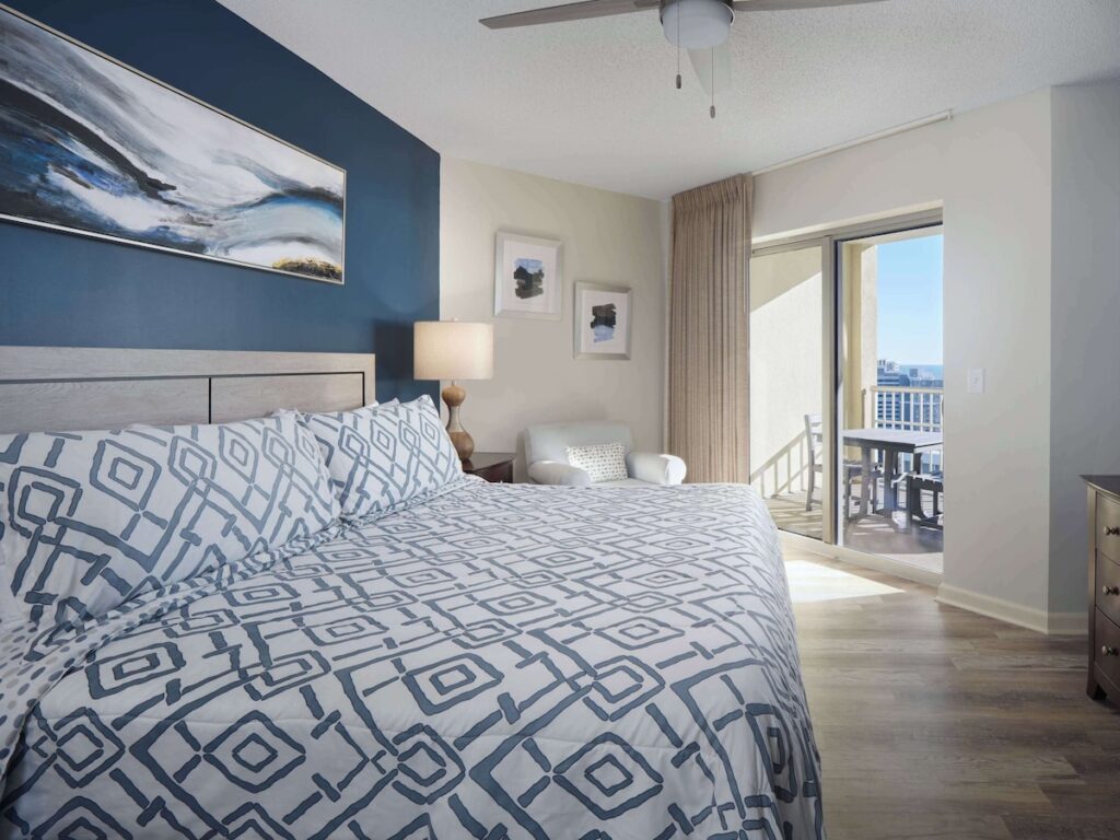 Royale Palms Condominiums - Image 3