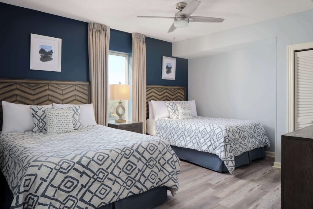 Royale Palms Condominiums - Image 4