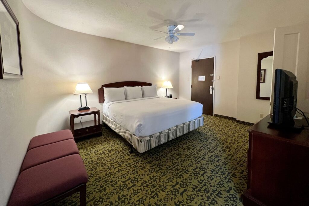 Salt Lake Plaza Hotel SureStay Collection by Best Western - Image 4