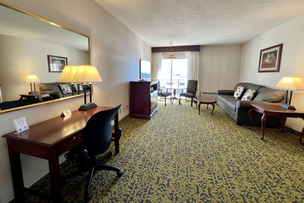 Salt Lake Plaza Hotel SureStay Collection by Best Western - Image 3