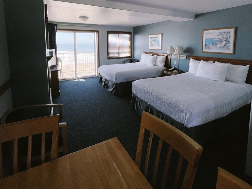 Sandcastle Beachfront Motel - Image 2