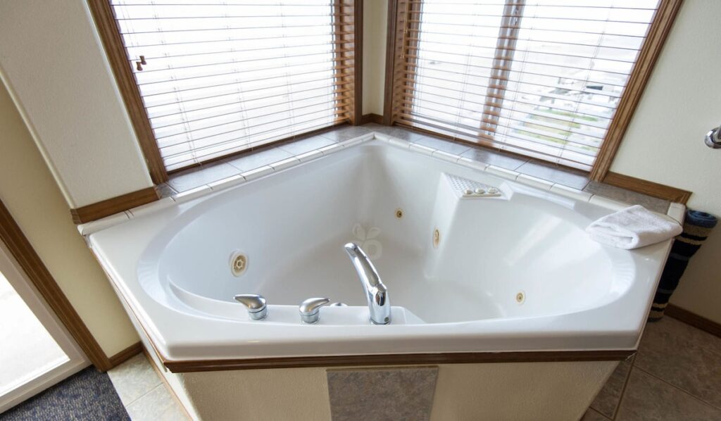 Sandcastle Beachfront Motel - Image 1