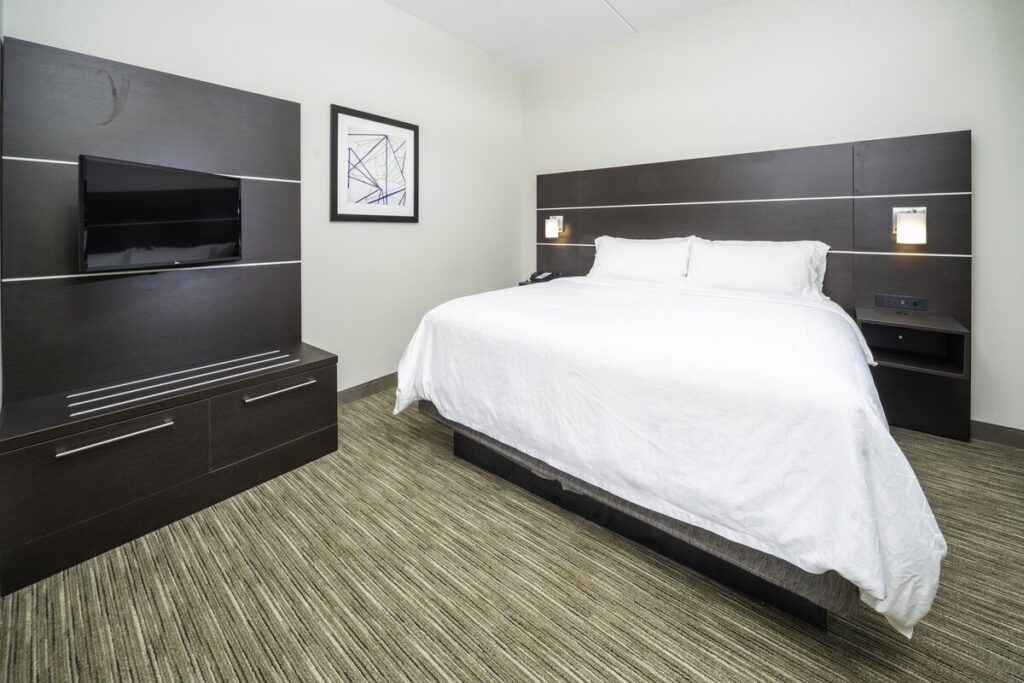 Holiday Inn Express Clayton by IHG - Image 4