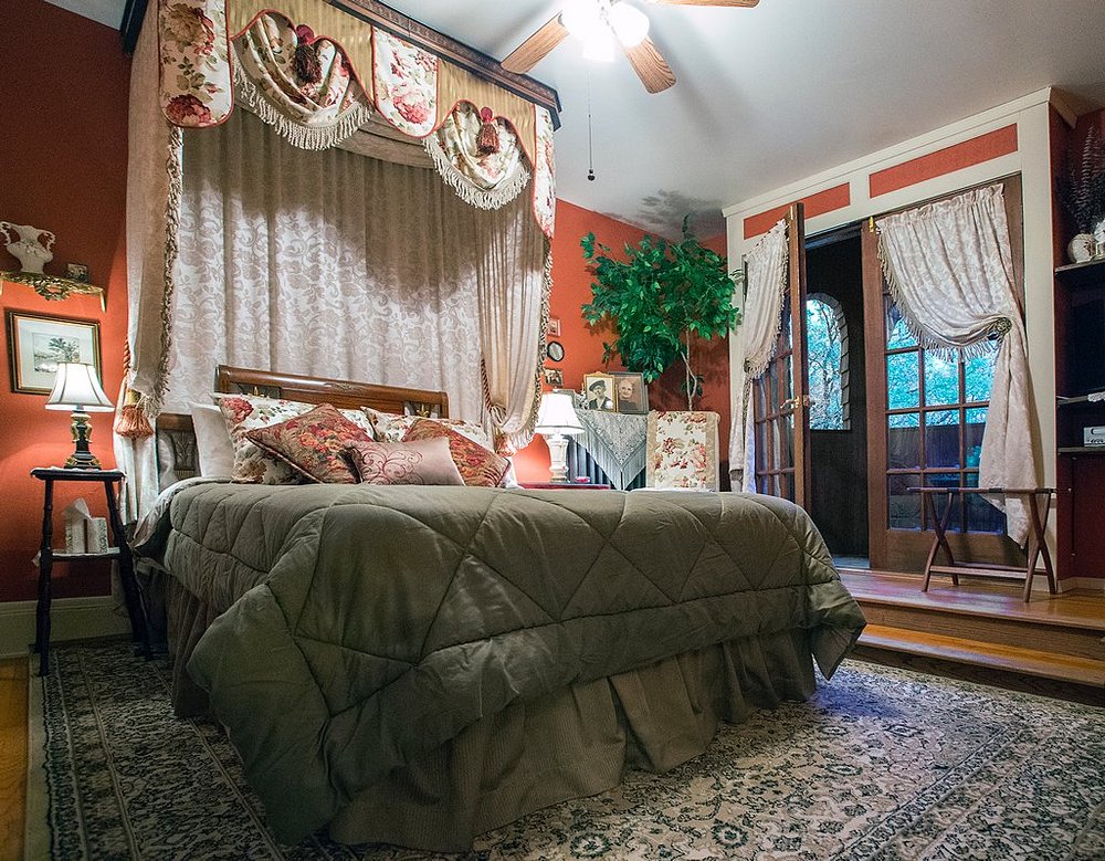 Schuster Mansion Bed & Breakfast - Image 3