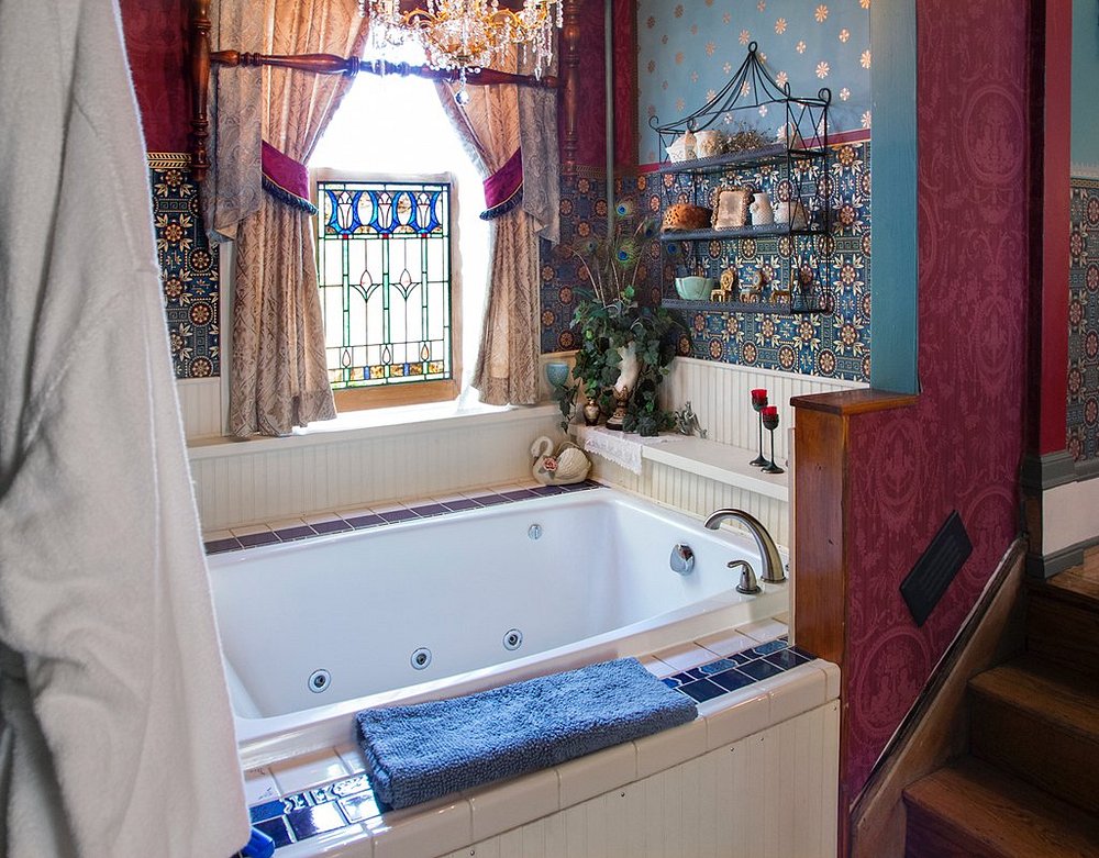 Schuster Mansion Bed & Breakfast - Image 1