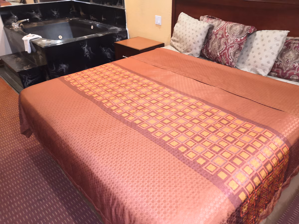 Scottish Inn & Suites - Image 3