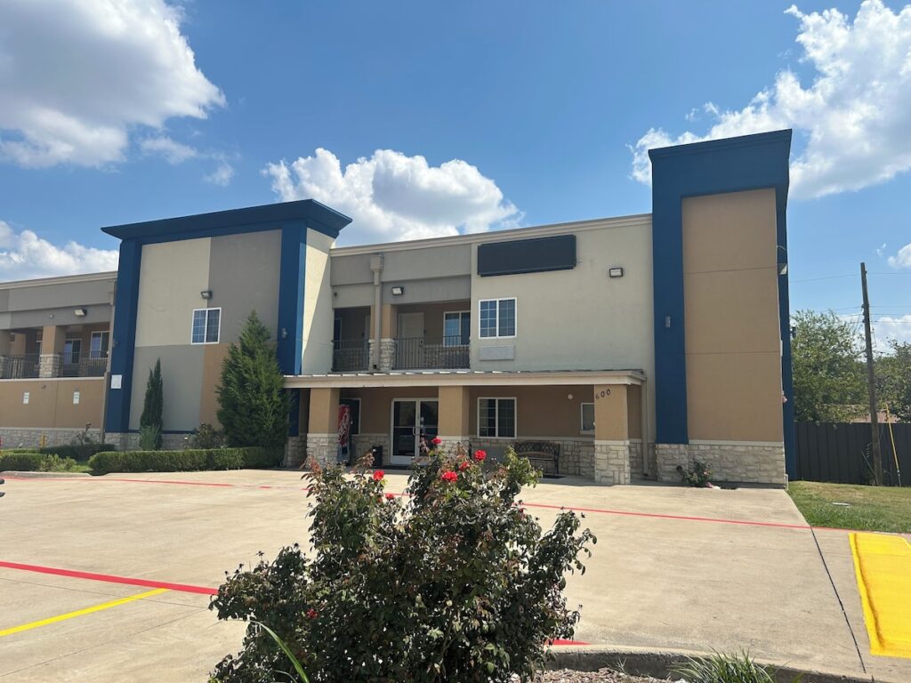 Scottish Inns White Settlement - Image 5