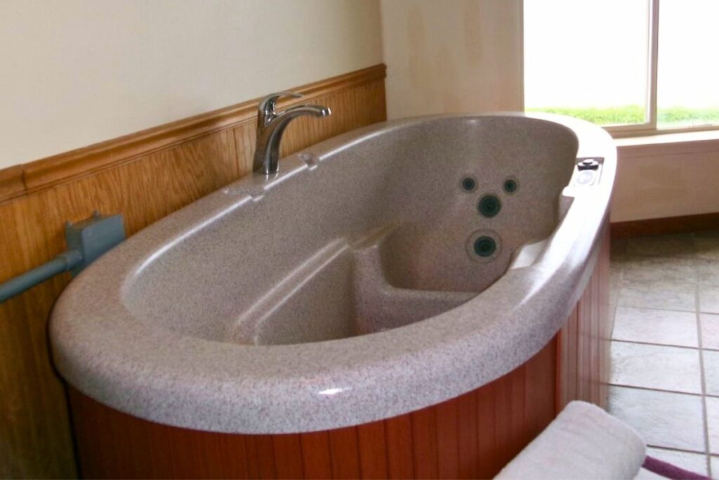 Seahorse Oceanfront Lodge - Image 1