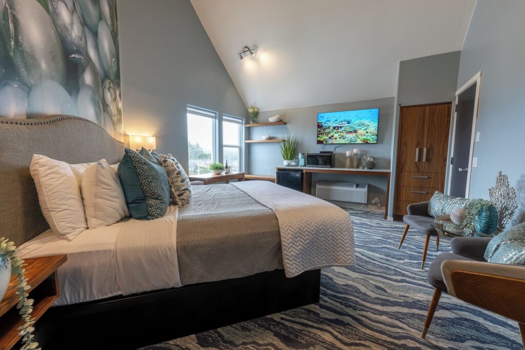 Seaside Oceanfront Inn - Image 2