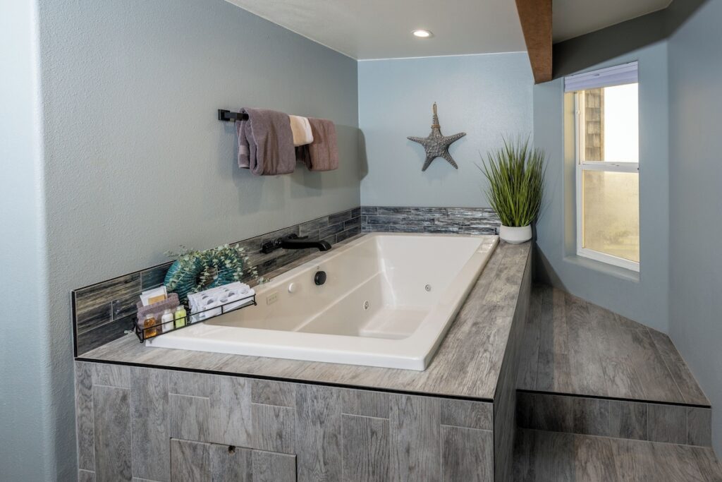 Seaside Oceanfront Inn - Image 1