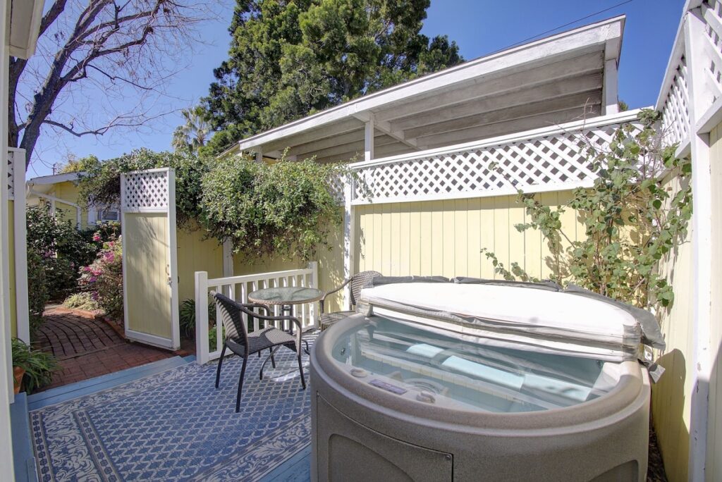 Secret Garden Inn and Cottages - Image 2