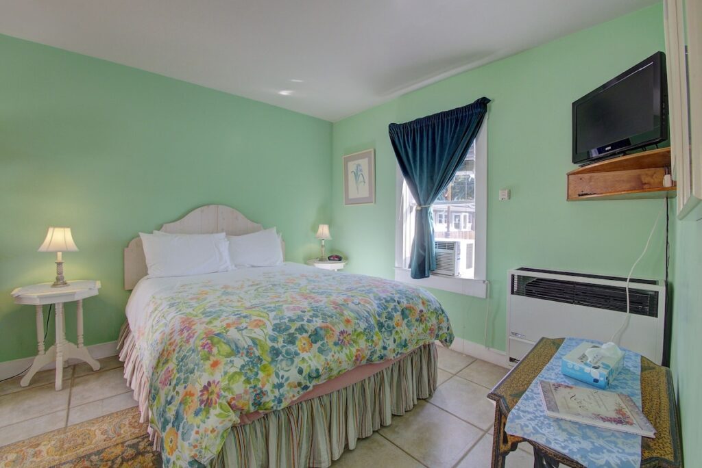 Secret Garden Inn and Cottages - Image 4