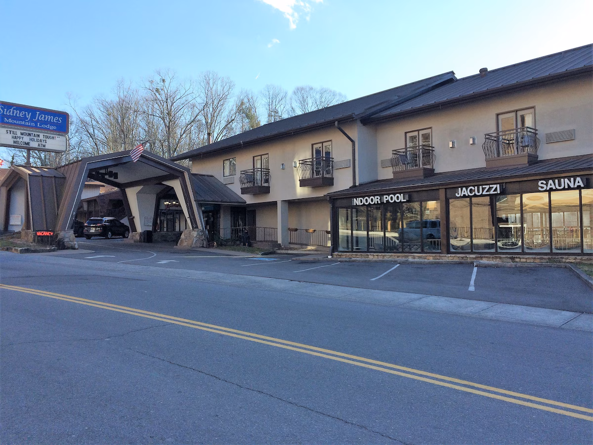 Sidney James Mountain Lodge - Image 2