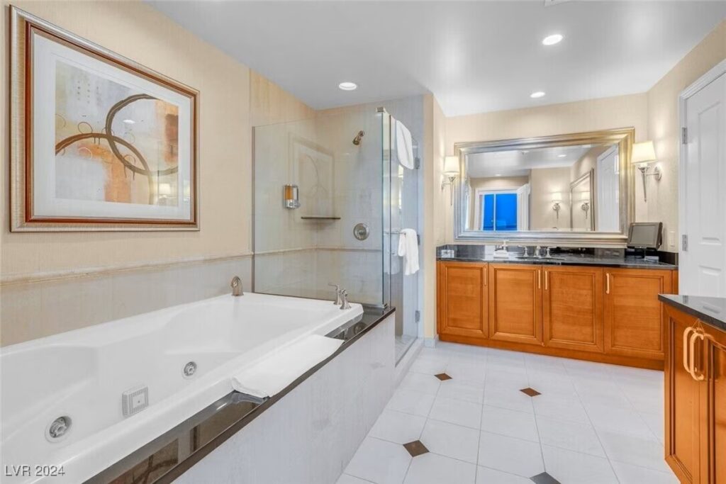 Signature Condos - Image 3