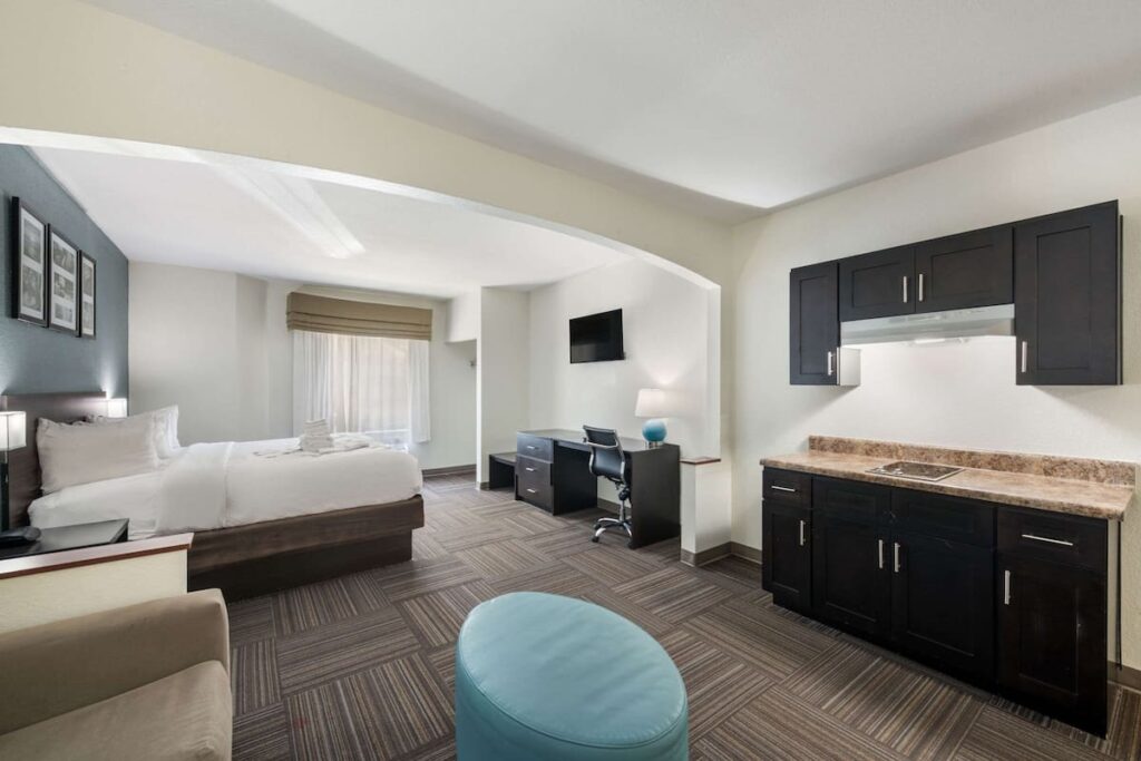 Sleep Inn & Suites Chesapeake – Portsmouth - Image 4