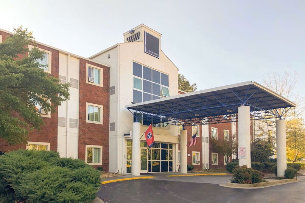 Sleep Inn & Suites Pigeon Forge – Downtown - Image 3