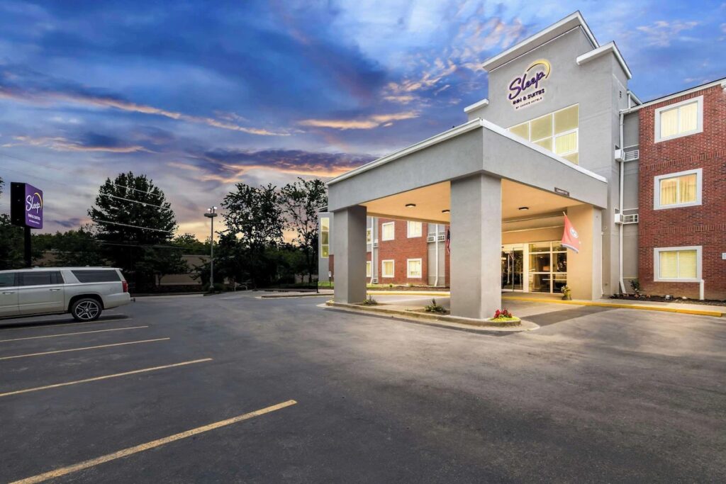 Sleep Inn & Suites Pigeon Forge – Downtown - Image 5
