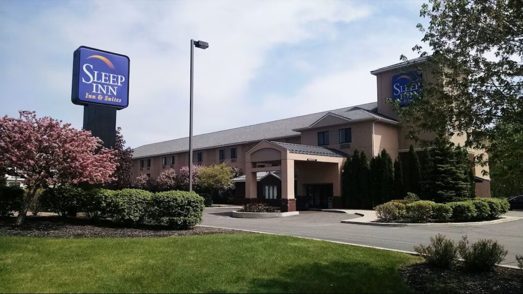 Sleep Inn & Suites Queensbury – Lake George - Image 5