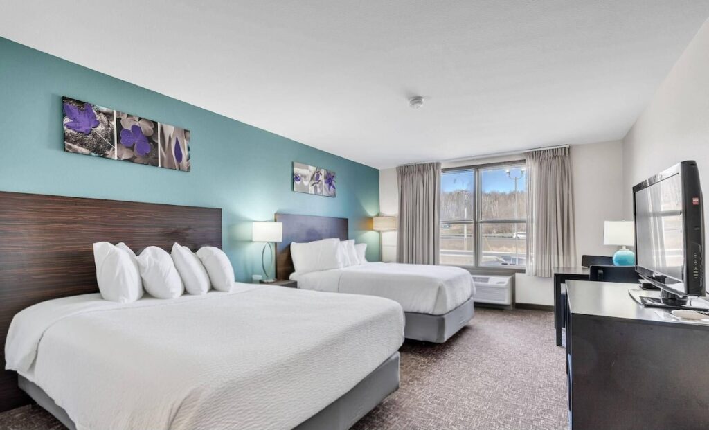 Sleep Inn & Suites near Spirit Mountain - Image 2