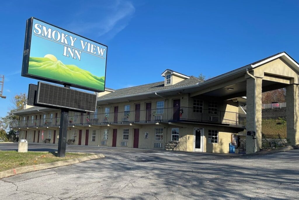 Smoky View Inn - Image 4