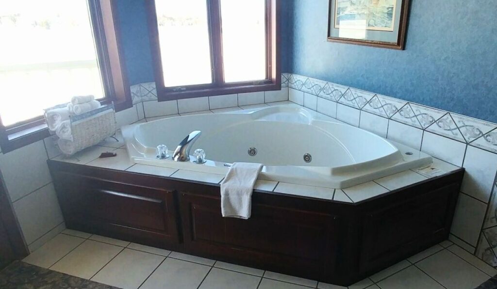 Snug Harbor Inn - Image 1