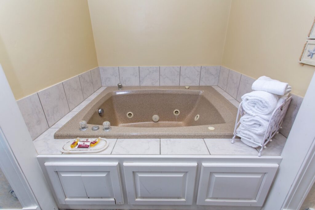 Snug Harbor Inn - Image 3