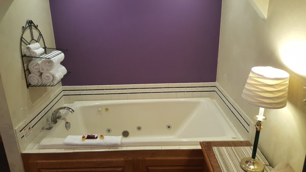 Snug Harbor Inn - Image 4