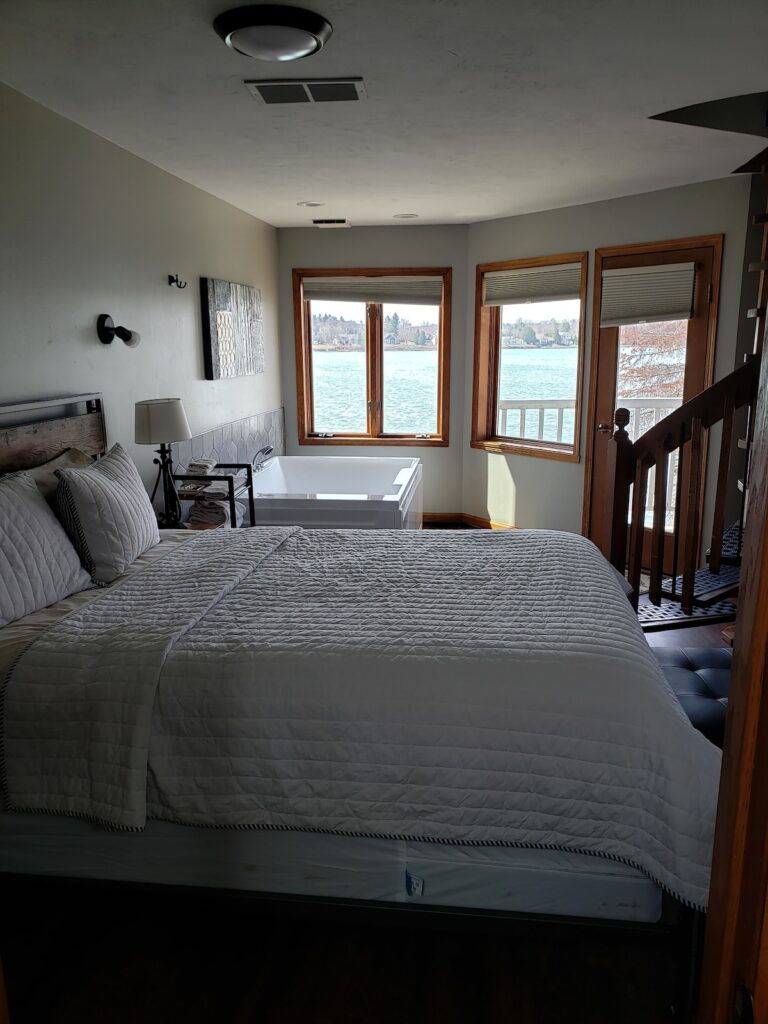 Snug Harbor Inn - Image 5