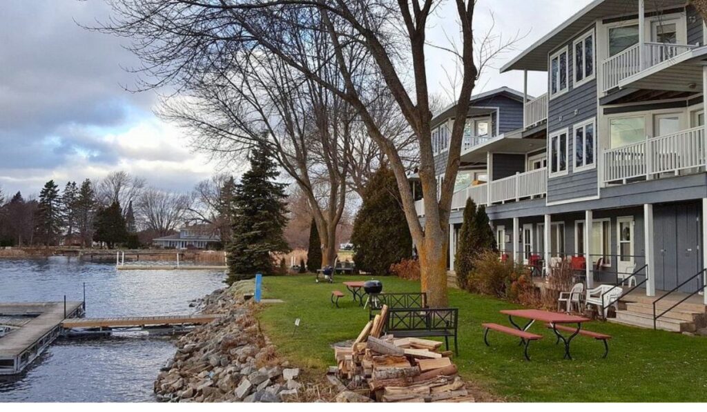 Snug Harbor Inn - Image 6