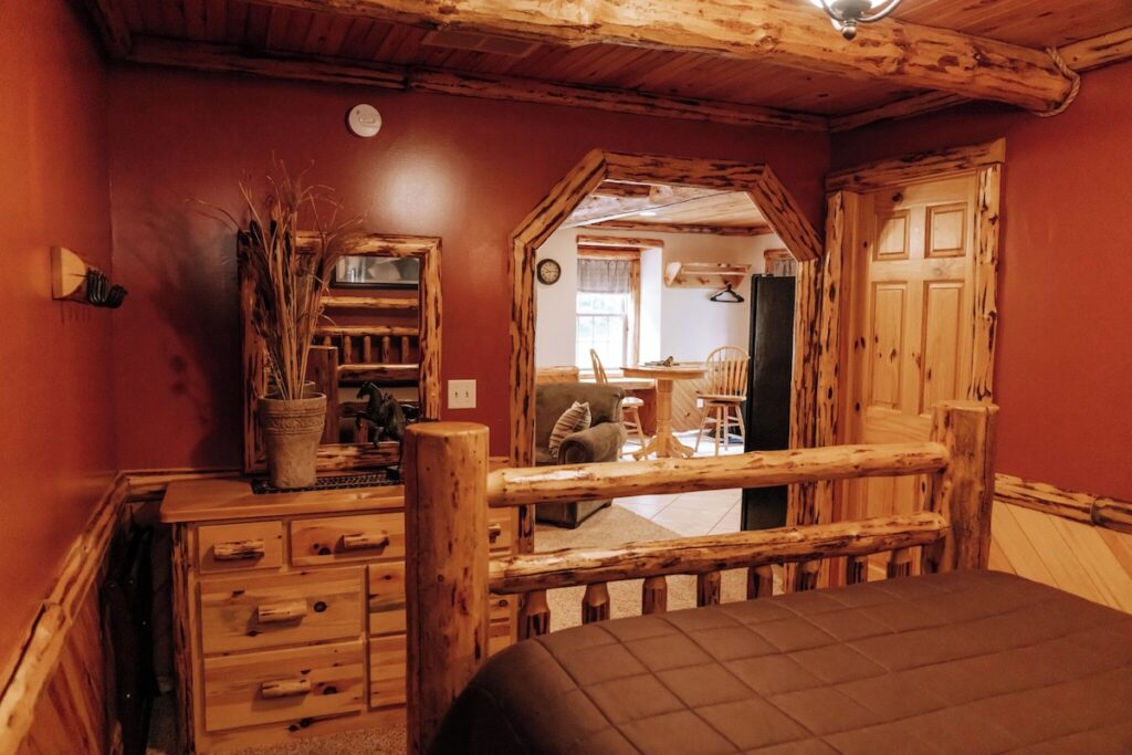 Sojourner’s Lodge & Log Cabin Suites - Image 4