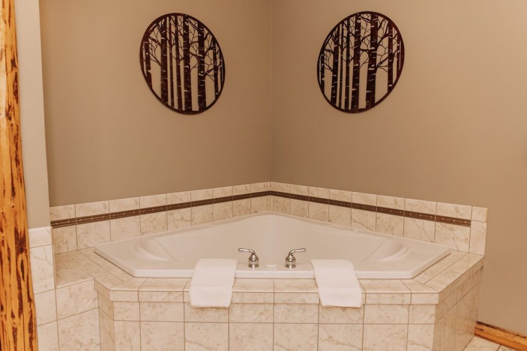 Sojourner’s Lodge & Log Cabin Suites