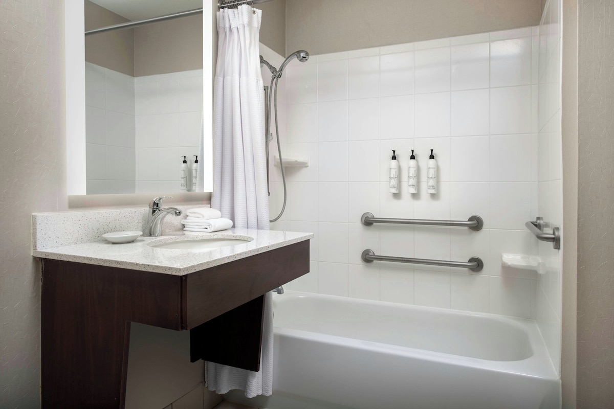 SpringHill Suites Orlando at FLAMINGO CROSSINGS® Town Center Western Entrance