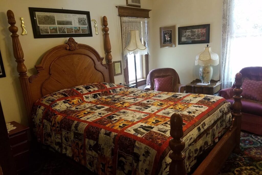 Spurs n Lace Bed & Breakfast Inn - Image 4