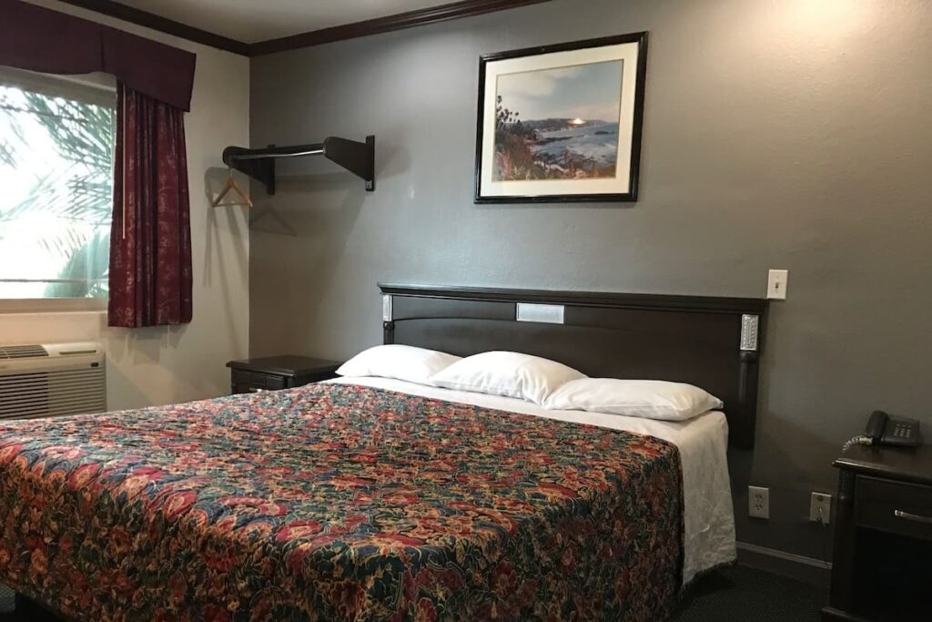 Starlight Inn Canoga Park - Image 4