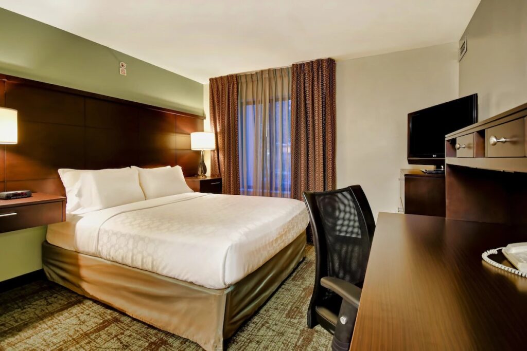 Staybridge Suites Middleton Madison-West by IHG - Image 1