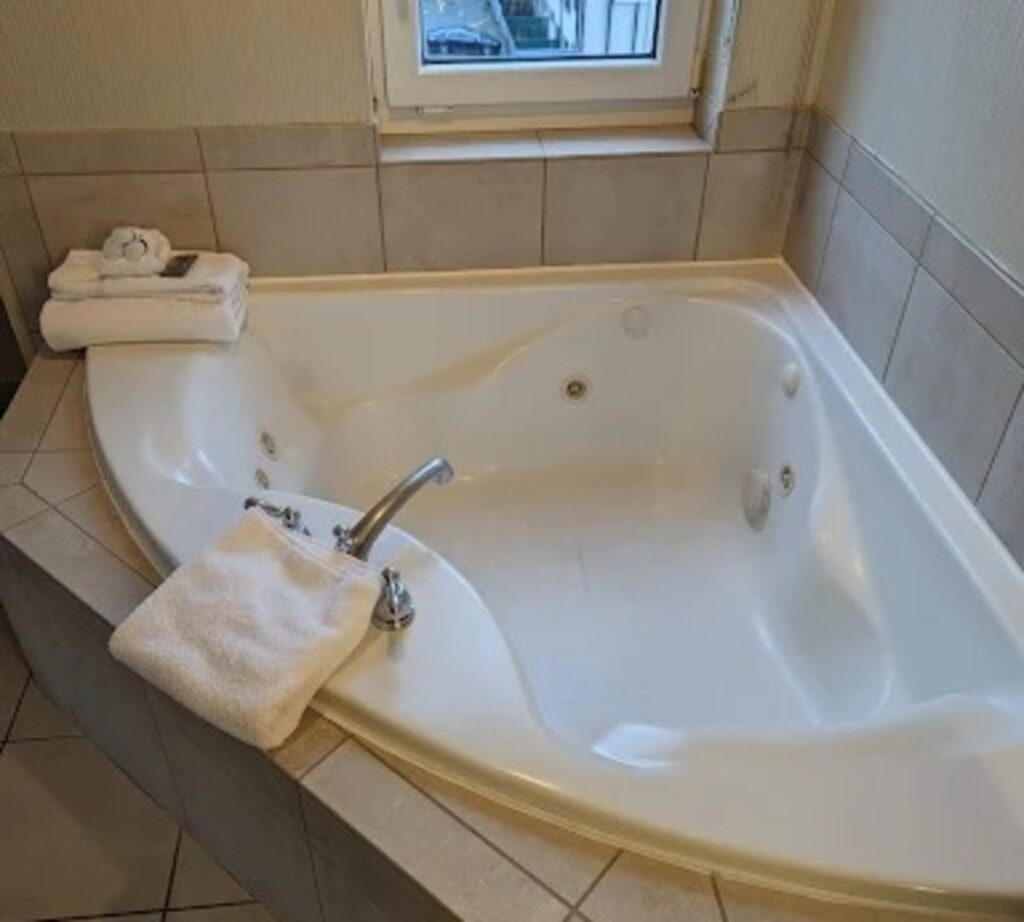 Staypineapple, Watertown Hotel, University District Seattle - Image 2