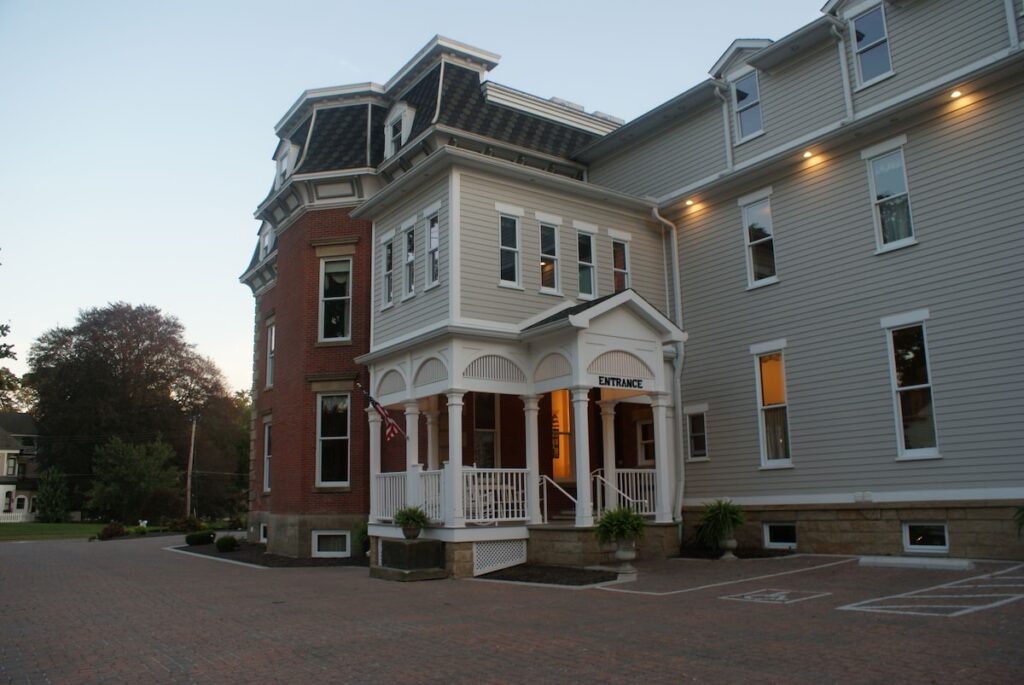 Steele Mansion - Image 2