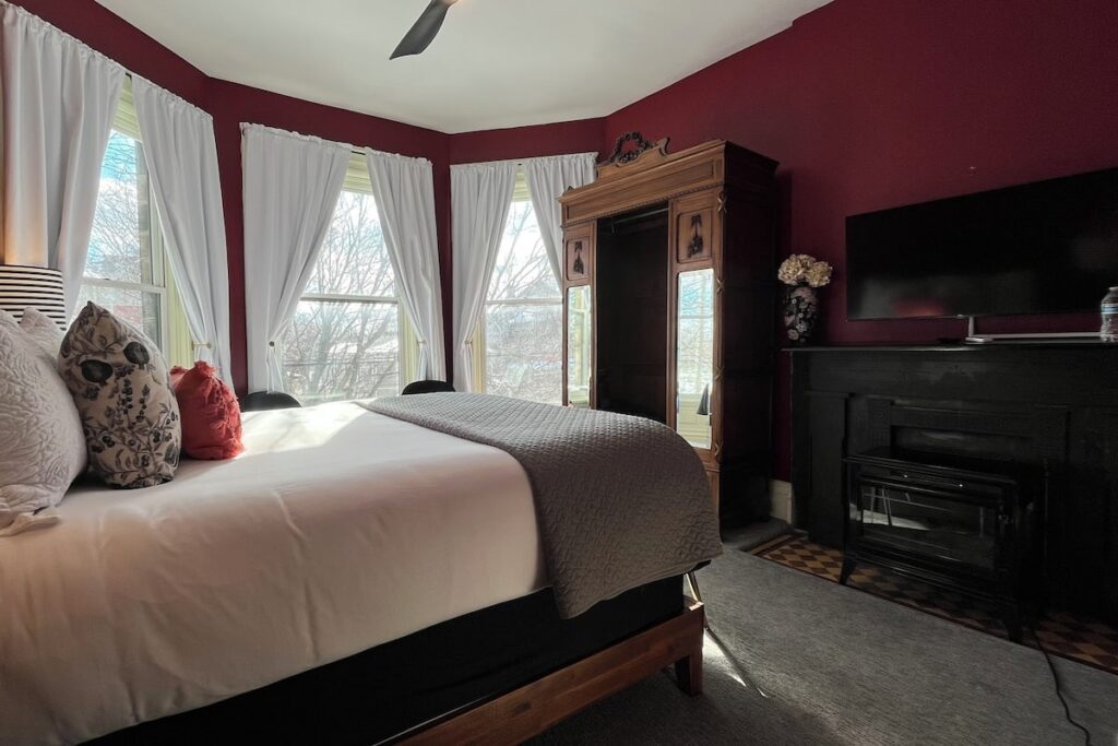 Stone Gables Inn - Image 4