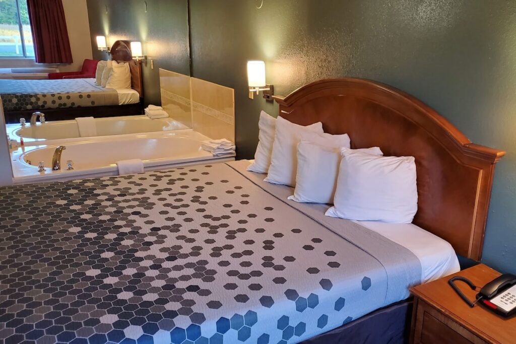 Stonewood Inn & Suites Carrollton – Smithfield - Image 1