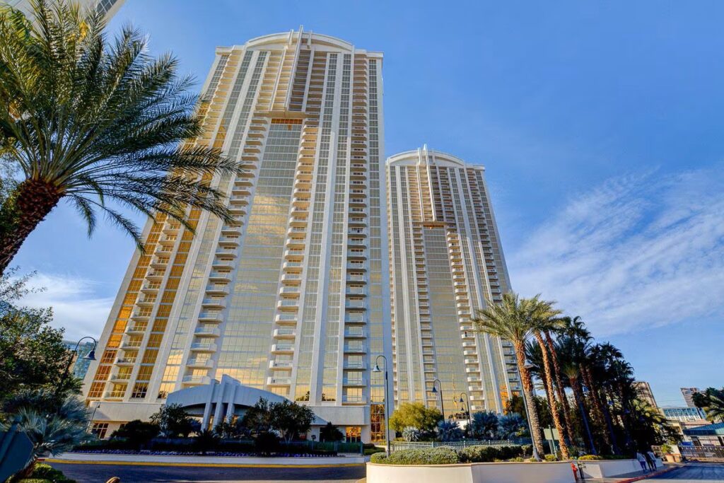 Studio 25 HIGH FLR MGM Signature Balcony - Image 2