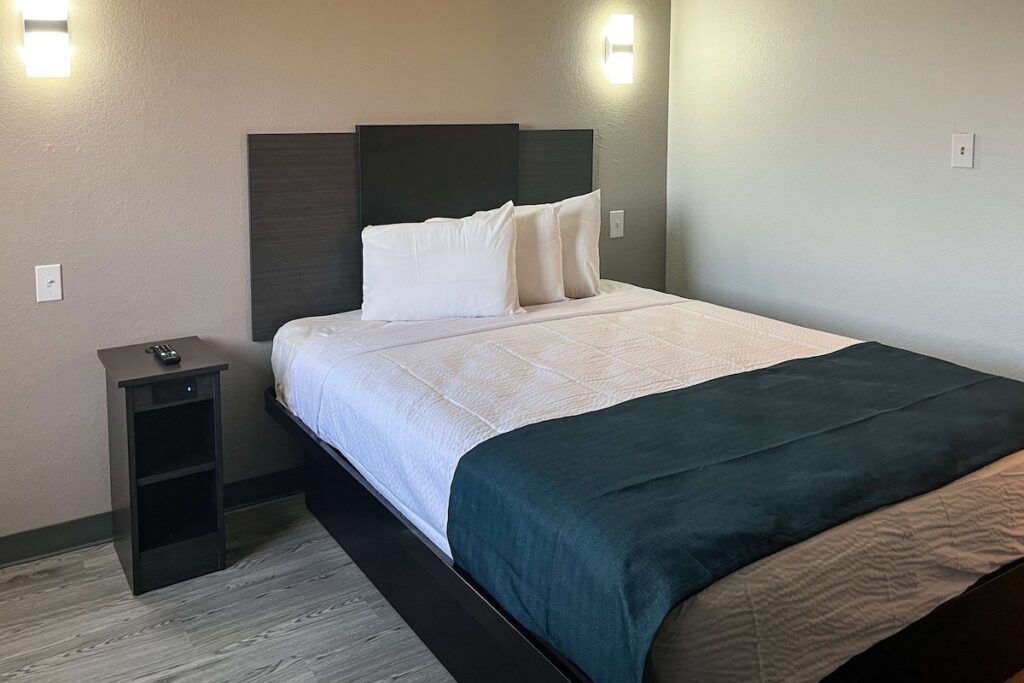 Studio 6 Suites Delano, CA - Image 1