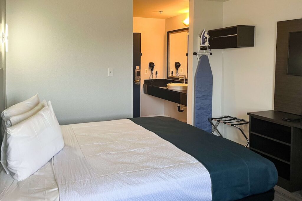 Studio 6 Suites Delano, CA - Image 4