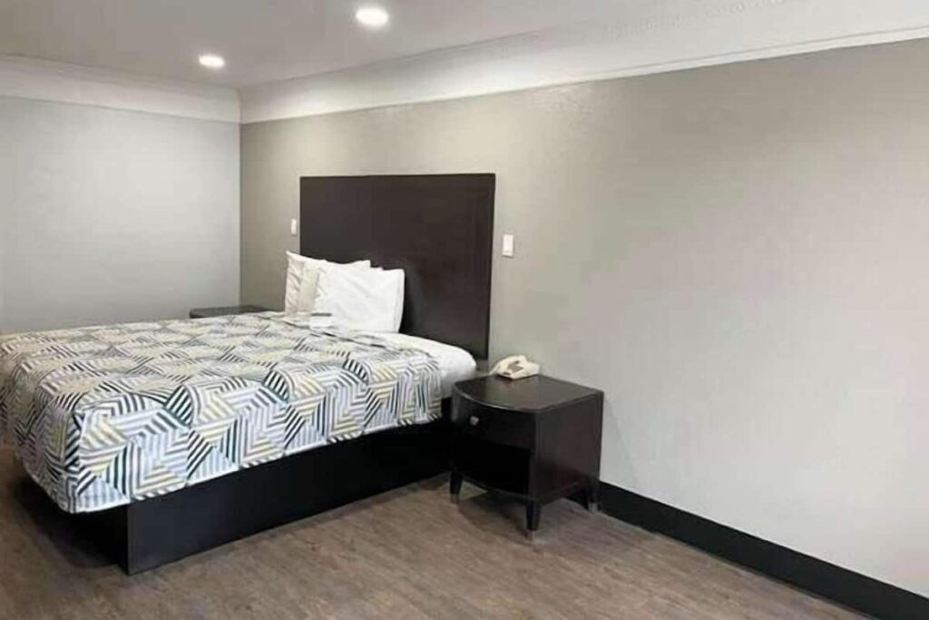 Studio 6 Suites Hinesville, GA - Image 4